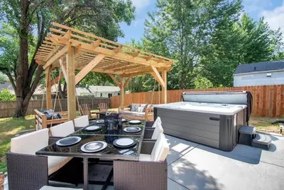 Image de Opulent Oasis - Spa! FirePit! 3 Kings!