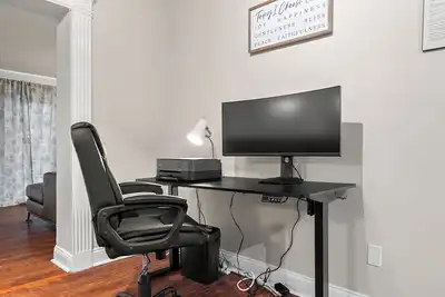 Image de Family and pet friendly. Dedicated work station with local attractions.