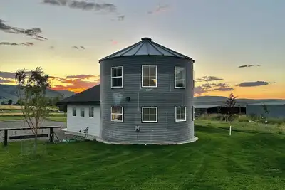 Image de New Silo house \nPerfect Location between Bozeman and Big Sky Ski Resort!