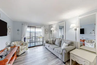 Image de Sea Cabin Beach Getaway | Ocean view condo in North Myrtle Beach with pool