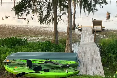 Image de Lake Front Cottage with Kayaks, Dock, & Ev Charger - Pet Friendly/Sleeps 4