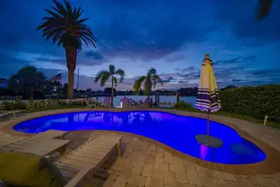 Image de Coastal Elegance: Retreat with Heated Pool, Golf Cart, and Entertainment Haven