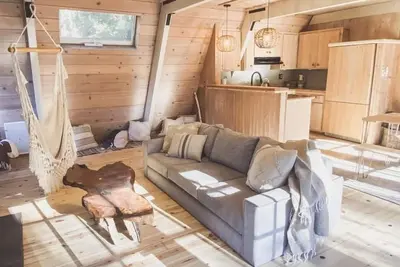 Image de Clarity Cabin: A-Frame Sanctuary w Hot Tub, Fireplace, Grill, Ac, Hammock Chairs