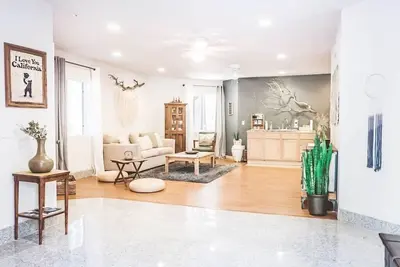 Image de Spacious Sanctuary: Creek Access, Tesla Charger, Hammocks, Fire Pit, Pets Ok