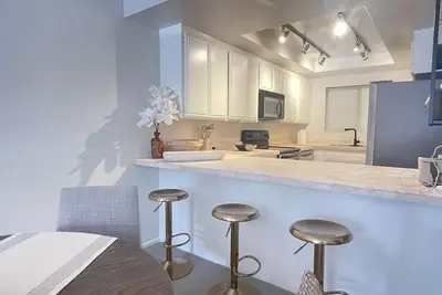 Image de Dana Point Lantern District retreat perched right above the harbor