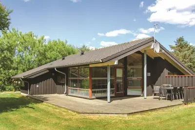 Image de \"Emeli\" - 1. 3km from the sea by Interhome