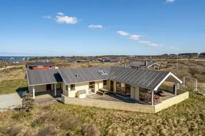 Image de \"Fam\" - 300m from the sea by Interhome