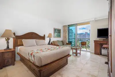 10th Floor Waikiki Studio, Sleeps 4 w\/ Awesome Pool & view