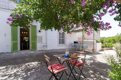 Image de GuestHost - Comfortable apartment that hosts 2 people, located in an old farmhouse dating back to the 19th century, furnished with taste and meticulous recovery of the original materials. The accommodation is located in Cozzana, a quiet and verdant distr