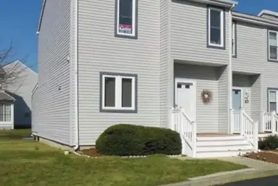 Image de Pet Friendly Townhouse! 2 miles to Bethany Beach!