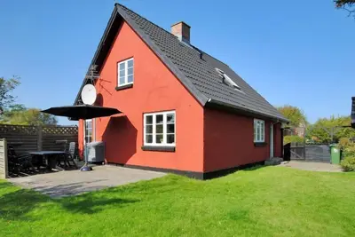 \"Indi\" - 400m from the sea by Interhome