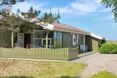 \"Annick\" - 300m from the sea by Interhome