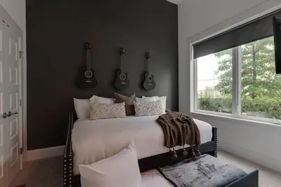 Image de Fun Music City Charmer! 3 Bdr, 2 Miles to Downtown