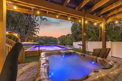 Image de Tropical backyard oasis just minutes from the Gulf of Mexico