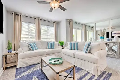 Image de Bright, ground-floor condo with patio and near white sand beach