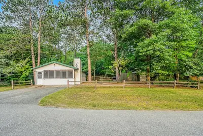 Image de Goshorn Lake's Endless Summer | Cottage in Saugatuck w/ pool access