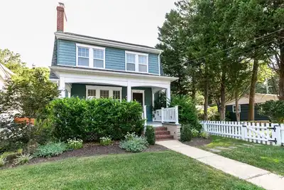 Image de Walk to Navy Stadium, Restaurants, Shops from Luxury Home with Private Backyard, Parking