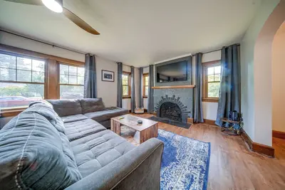Image de Central Erie Vacation Rental ~ 2 Mi to Beach!