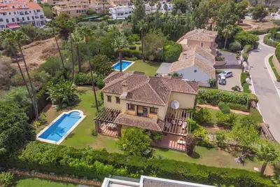 Image de Luxurious villa with private pool