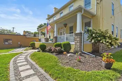 Image de Canandaigua Luxury | Walk to Wedding Venues | Flx