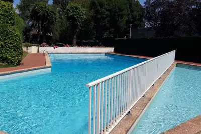 Image de 4 pièces 3 chambres avec grand balcon? Parking et piscine chauffée