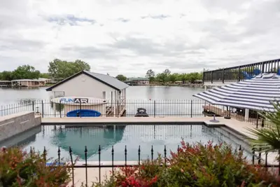 Image de Lakefront Retreat w/ Pool & Game Room | Families