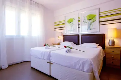 Image de 2 Bedroom Sea View Deluxe Apt 600m From The Beach, Swimming Pool, Wifi