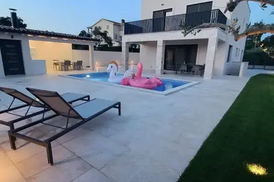 Image de Maison de vacances Savudrija pour 1 - 12 personnes avec 4 chambres à coucher - Maison de vacances