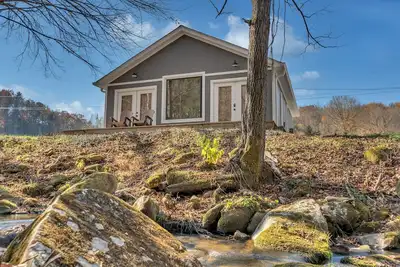 Getaway Cottage, Pickleball Court, Creek, Wifi, Mountain Views, No Cleaning Fee