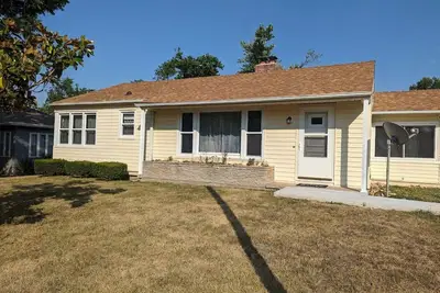 Image de Ste. Genevieve Co. House w/ Hot Tub!