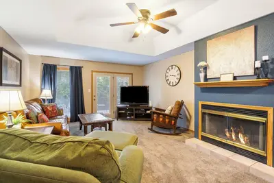 Image de Your Retreat: 4br, 4ba Townhouse near Silver Dollar City, King Bed Comfort!
