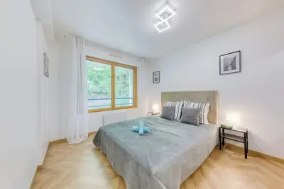 Image de Superbe Appartement Dans un Parc Surplombant Paris