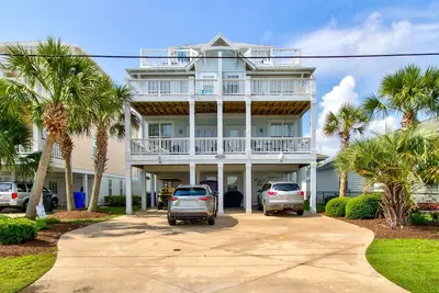 Image de 🌹Beach Rose: Multiple Decks | Walk to Beach Access | Ocean Views🌹