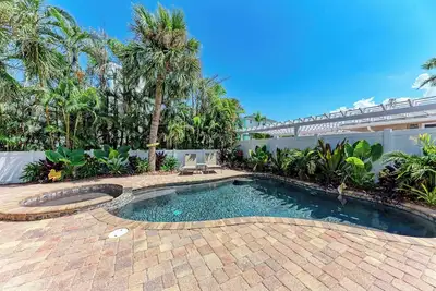Image de Yacht Rock Ranch - 4 bedroom private pool home - Anna Maria Island - By Island R