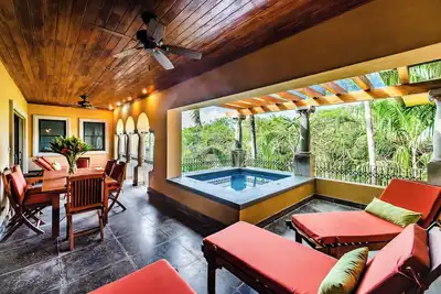 Image de Penthouse w private jacuzzi across from Langosta beach near restaurants