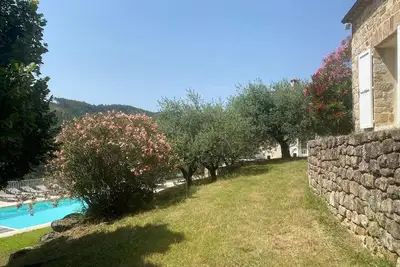 Image de Villa au calme avec piscine, idéale pour les familles