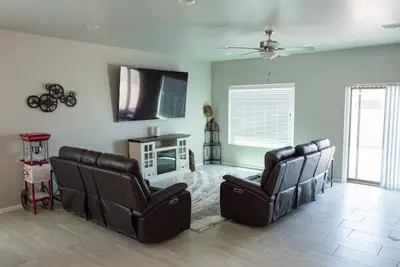 Image de Modern 3br 2bth PoolTable 86intv