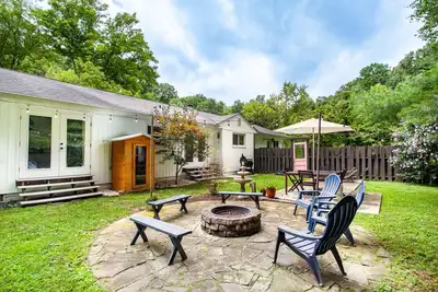 Image de Cozy Creekside Rancher-Heart of Downtown Knoxville
