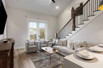 Image de 3 Bedroom Suite + Loft, Second Floor