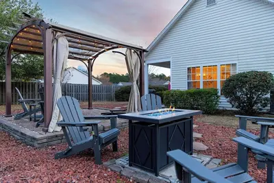 Image de Wheatfields Home · Amazing Location+Fire Pit+Games| Backyard Bungalow
