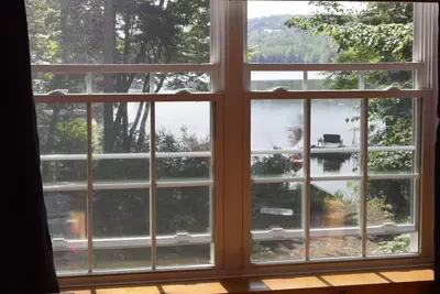 Image de Peaceful lakeside getaway. Enjoy morning coffee listening to the loons.