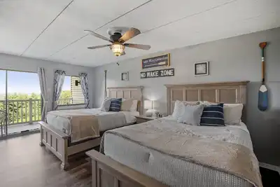 Image de Sunrise and Lake Winni views on your private balcony!