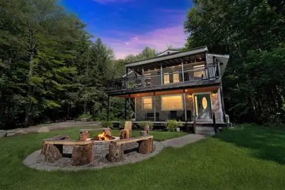 Image de Serene 6-Bedroom Mountainside Chalet Retreat w/ Ev Charging