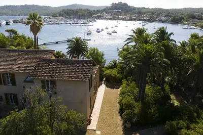Image de Villa Unique Porquerolles Bord De L Eau Avec Ponton Prive