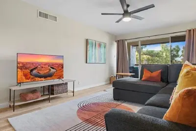 Image de Newly Remodeled Old Town Gem!