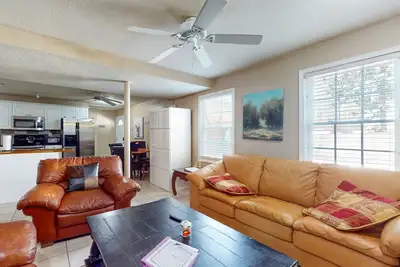Image de Dog-friendly home with open yard & private hot tub