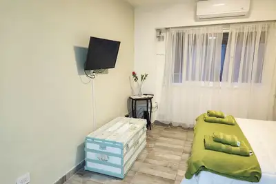 Image de Amplio y Confortable Monoambiente en el Centro de la Ciudad. A