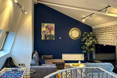 Image de Stylish 2-Bed Duplex Apartment with Parking