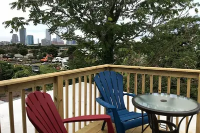 Image de Cozy Alcove Studio Apt w Outdoor deck w Nyc Views