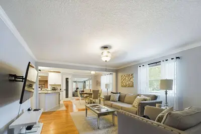 Image de Charming Contemporary MidCentury Modern 3Bd 2bth, Charming and Contemporary MidCentury Modern 3Bd 2b